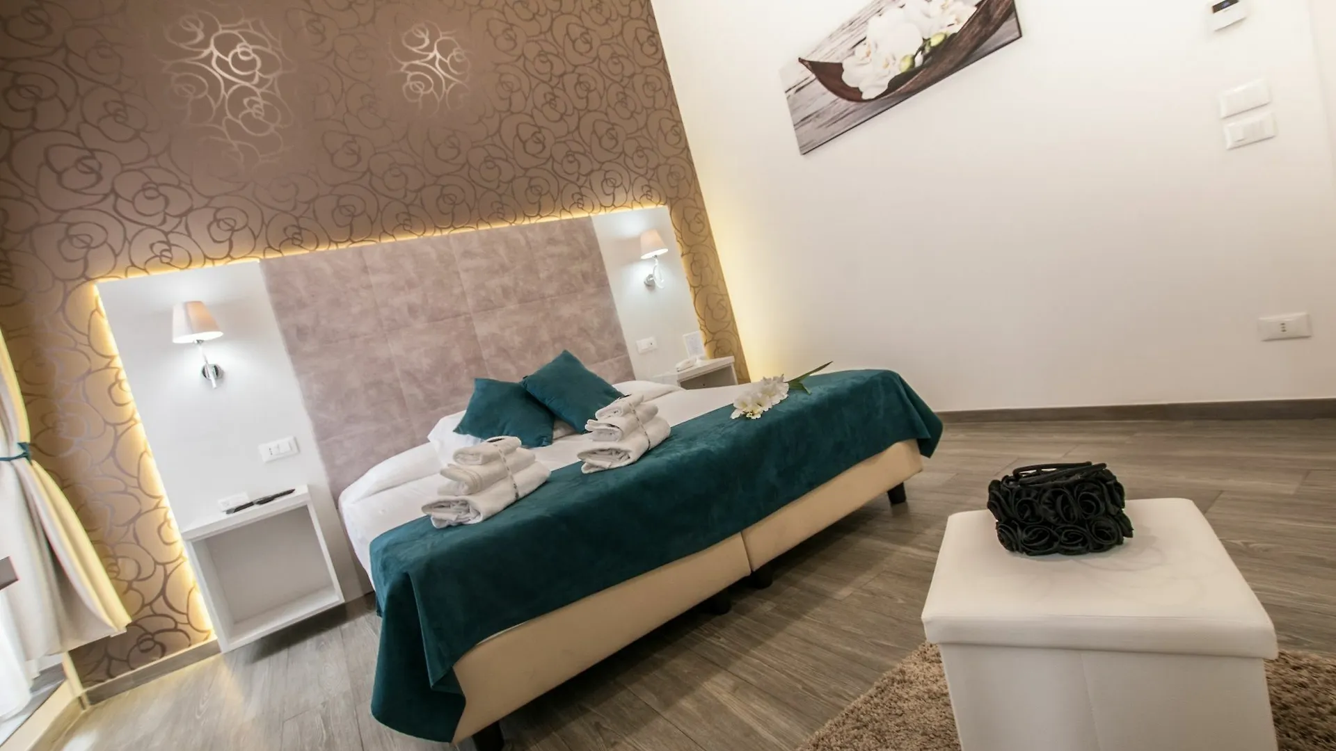 Elenoire Rooms & Suite Rome 3*,