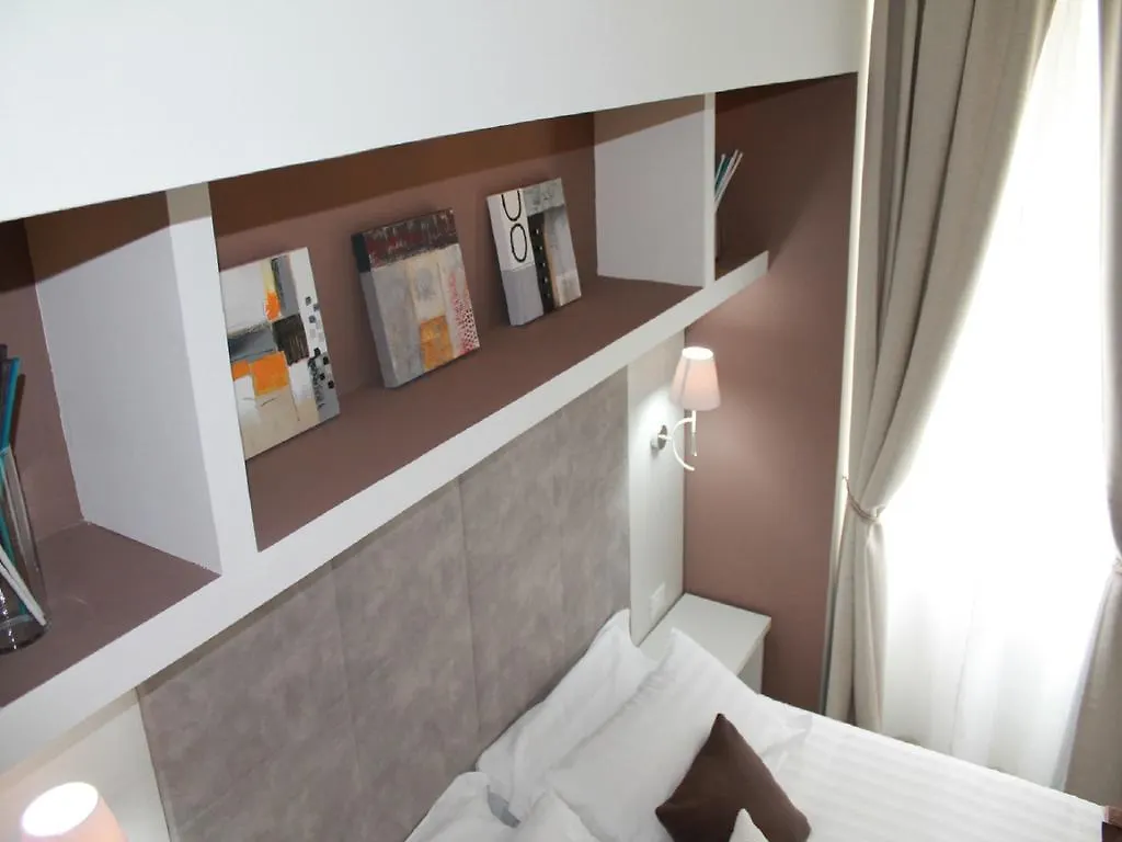 Elenoire Rooms & Suite Roma 3*,  Italia