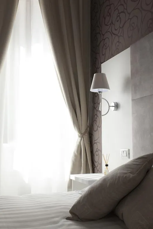 Pensión Elenoire Rooms & Suite Roma