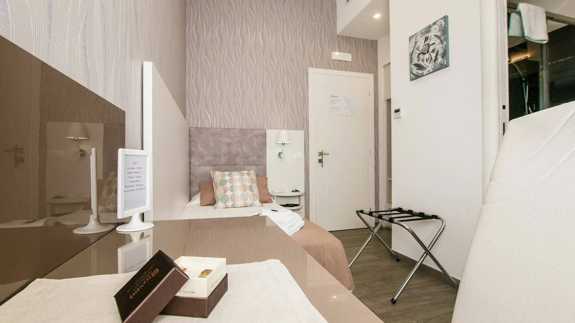 Elenoire Rooms & Suite Roma Pensión